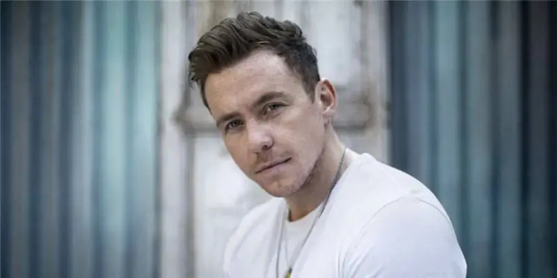 Каков собственный капитал Дэнни Джонса? Жена, Свадьба, Возраст, Ребенка, Родители