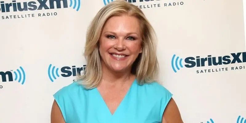 Кто автор Лис Виль? Ее Wiki, Возраст, Чистая стоимость, Муж: Wiki, В браке, Семья, Свадьба, Зарплата, Братья и сестры