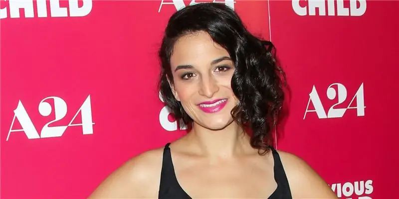 Дженни Слейт Чистая стоимость: Вики, В браке, Семья, Свадьба, Заработная плата, Братья и сестры