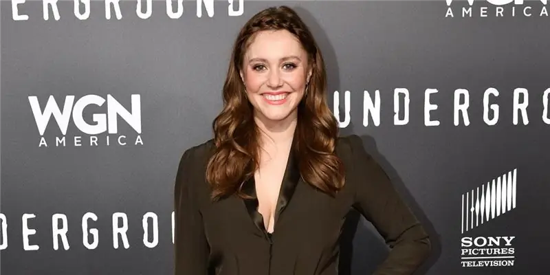 Джулианна Гилл Собственный капитал: Вики, Замужем, Семья, Свадьба, Заработная плата, Братья и сестры