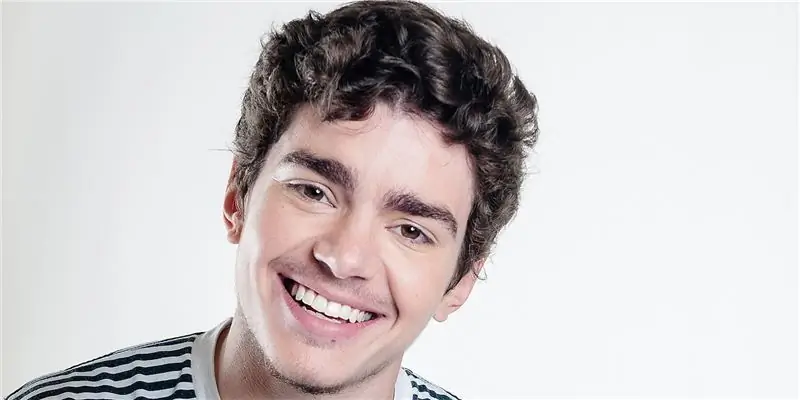 Собственный капитал Эллиота Флетчера: Вики, женат, семья, свадьба, зарплата, братья и сестры