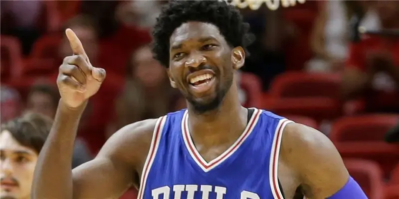 Джоэл Эмбиид Состояние: вики, женат, семья, свадьба, зарплата, братья и сестры