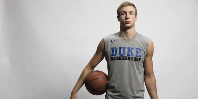 Люк Кеннард Собственный капитал: Вики, женат, семья, свадьба, зарплата, братья и сестры