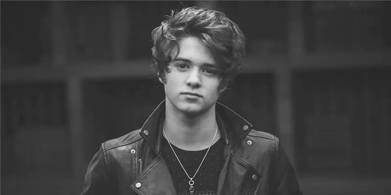 Брэдли Симпсон Собственный капитал: Вики, Женат, Семья, Свадьба, Заработная плата, Братья и сестры