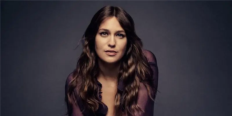 Лола Кирк Собственный капитал: Вики, Замужем, Семья, Свадьба, Заработная плата, Братья и сестры