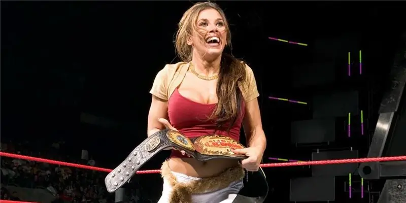 Микки Джеймс Чистая стоимость: Вики, Женат, Семья, Свадьба, Заработная плата, Братья и сестры