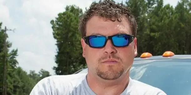 Бобби Брантли Чистая стоимость: Вики, женат, семья, свадьба, зарплата, братья и сестры