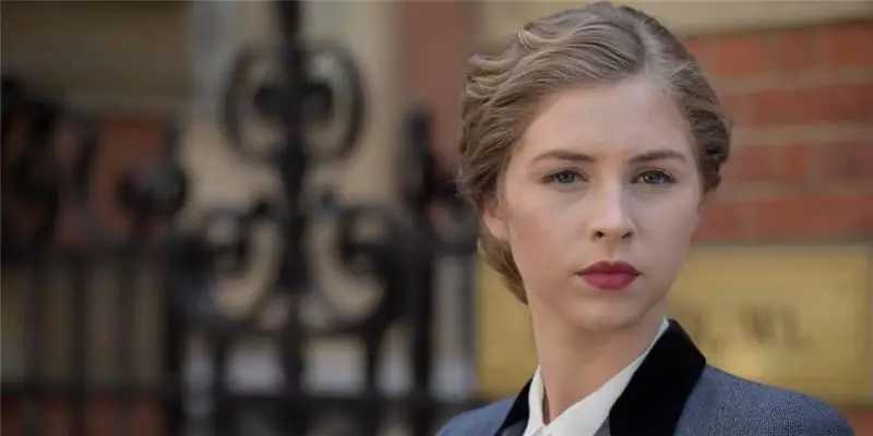 Состояние Гермионы Корфилд: Вики, Замужем, Семья, Свадьба, Заработная плата, Братья и сестры