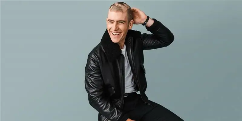 Джастин Хопвуд Чистая стоимость: Вики, женат, семья, свадьба, зарплата, братья и сестры