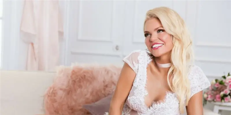 Софи Монк (певица) Состояние: вики, в браке, семья, свадьба, зарплата, братья и сестры