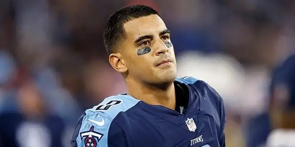 Маркус Мариота Чистая стоимость: Вики, женат, семья, свадьба, зарплата, братья и сестры