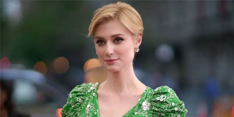 Элизабет Дебики Собственный капитал: Вики, Замужем, Семья, Свадьба, Заработная плата, Братья и сестры