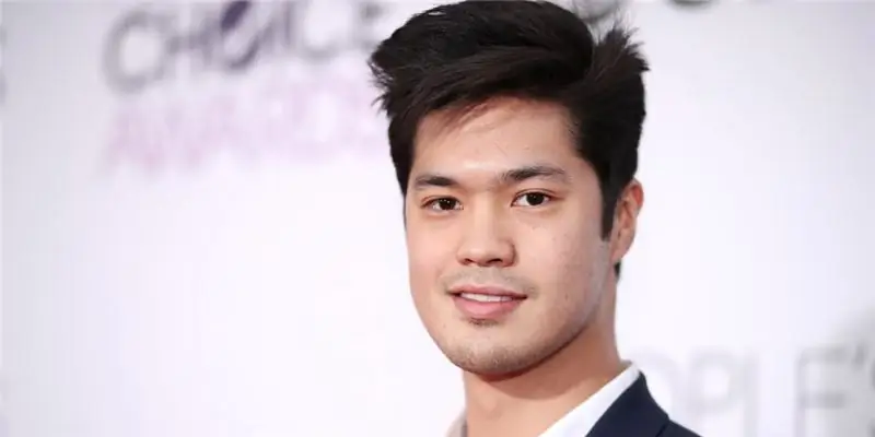 Росс Батлер Собственный капитал: Вики, Женат, Семья, Свадьба, Заработная плата, Братья и сестры