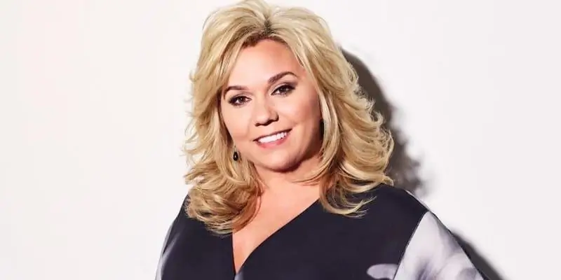 Состояние Джули Крисли: Вики, В браке, Семья, Свадьба, Заработная плата, Братья и сестры