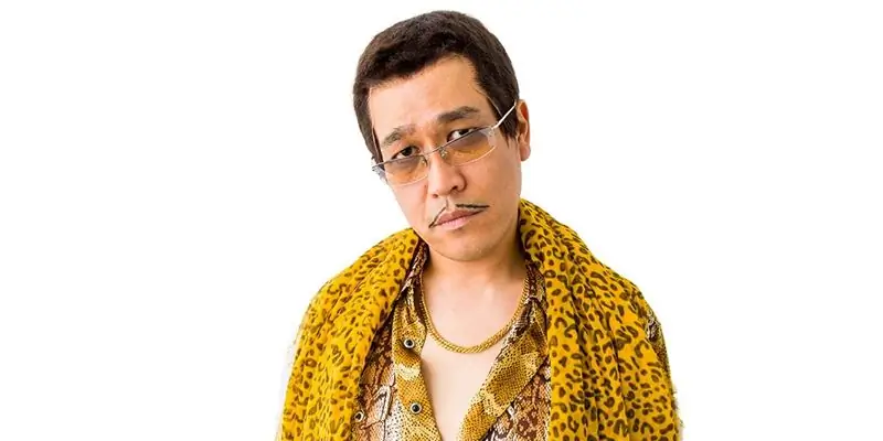 Парень с ананасовым пером Собственный капитал: Вики, женат, семья, свадьба, зарплата, братья и сестры