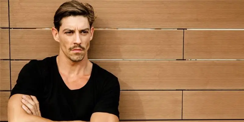 Адриан Ластра Чистая стоимость: Вики, женат, семья, свадьба, зарплата, братья и сестры