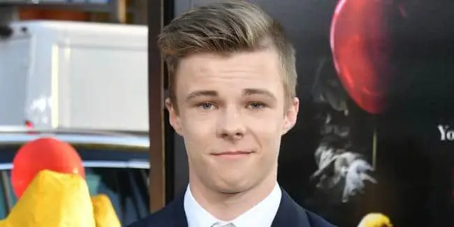 Николас Гамильтон Состояние: вики, женат, семья, свадьба, зарплата, братья и сестры