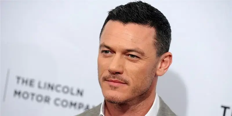 Люк Эванс Собственный капитал: Вики, Женат, Семья, Свадьба, Заработная плата, Братья и сестры