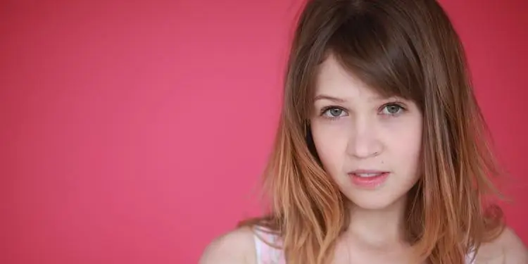 Дженесса Грант Состояние: вики, замужем, семья, свадьба, зарплата, братья и сестры