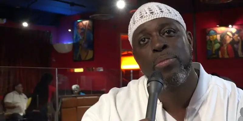 Чарли Мак Чистая стоимость: Вики, Женат, Семья, Свадьба, Заработная плата, Братья и сестры