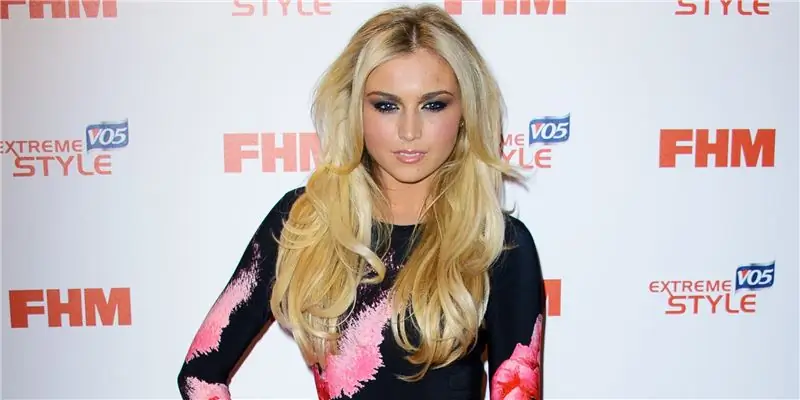 Состояние Хлои Каммингс: Вики, Замужем, Семья, Свадьба, Заработная плата, Братья и сестры