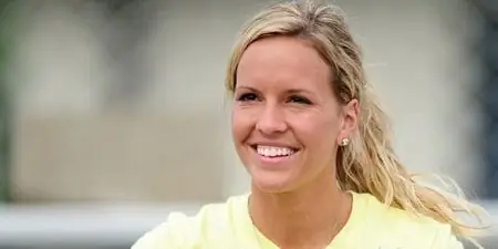 Эшли Харлан Собственный капитал: Вики, В браке, Семья, Свадьба, Заработная плата, Братья и сестры