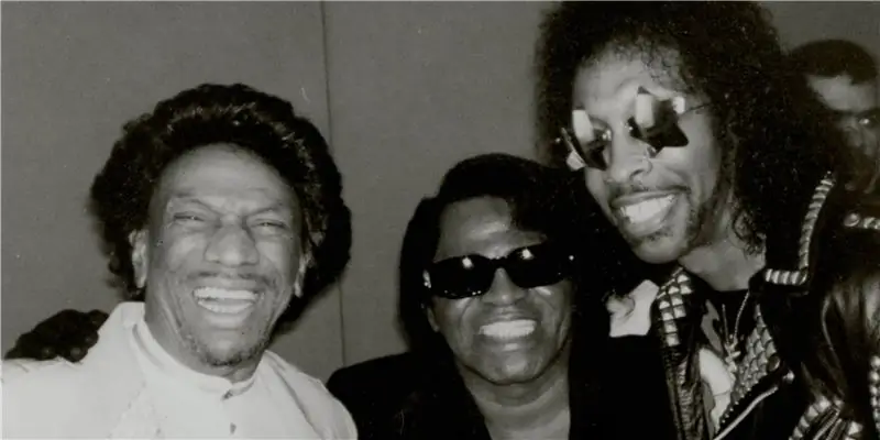 Бобби Берд Собственный капитал: Вики, женат, семья, свадьба, зарплата, братья и сестры