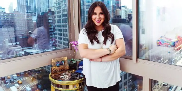 Клаудия Ошри Собственный капитал: Вики, Замужем, Семья, Свадьба, Заработная плата, Братья и сестры