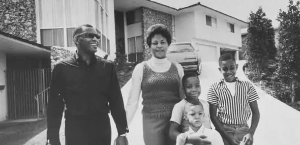 Делла Беатрис Ховард Робинсон Собственный капитал: Вики, замужем, семья, свадьба, зарплата, братья и сестры