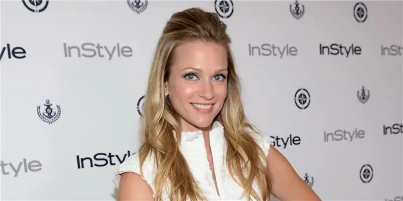 А. Дж. Кук Чистая стоимость: Вики, Женат, Семья, Свадьба, Заработная плата, Братья и сестры