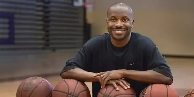 Состояние Эрла Бойкинса: Вики, женат, семья, свадьба, зарплата, братья и сестры