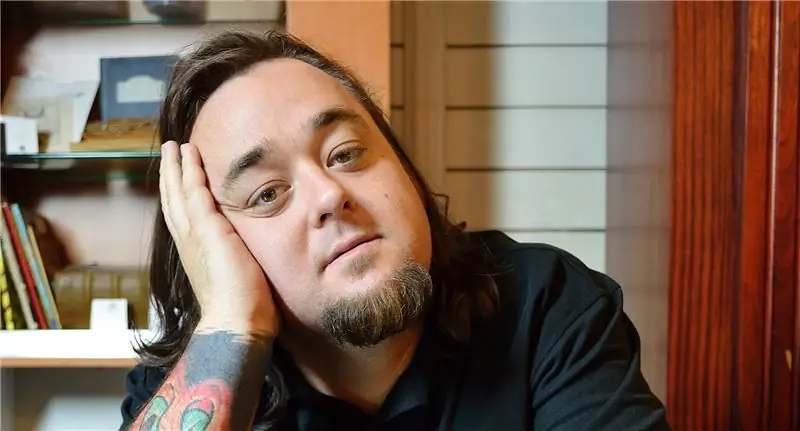 Остин Чамли Рассел Собственный капитал: Вики, женат, семья, свадьба, зарплата, братья и сестры