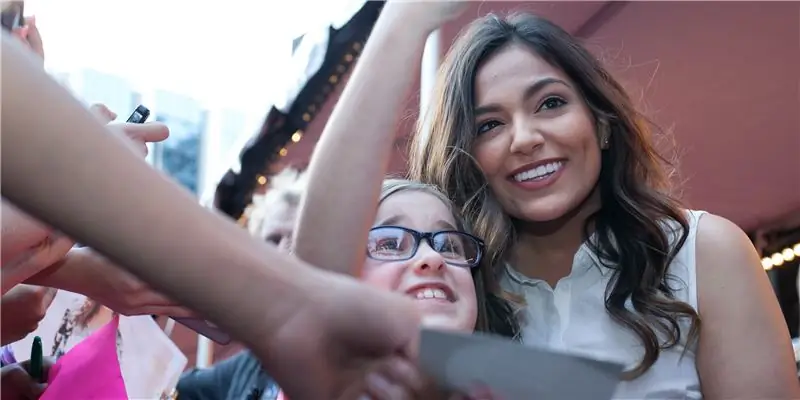 Бетани Мота Чистая стоимость: Вики, В браке, Семья, Свадьба, Заработная плата, Братья и сестры