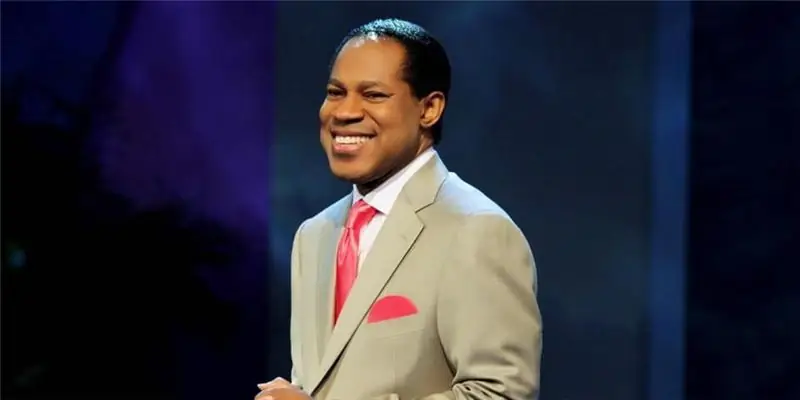 Крис Ояхиломе Чистая стоимость: Вики, женат, семья, свадьба, зарплата, братья и сестры