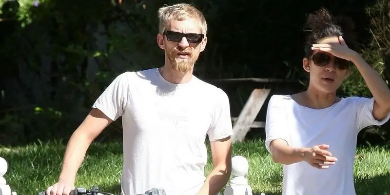 Эндрю Фезерстон Собственный капитал: Вики, женат, семья, свадьба, зарплата, братья и сестры