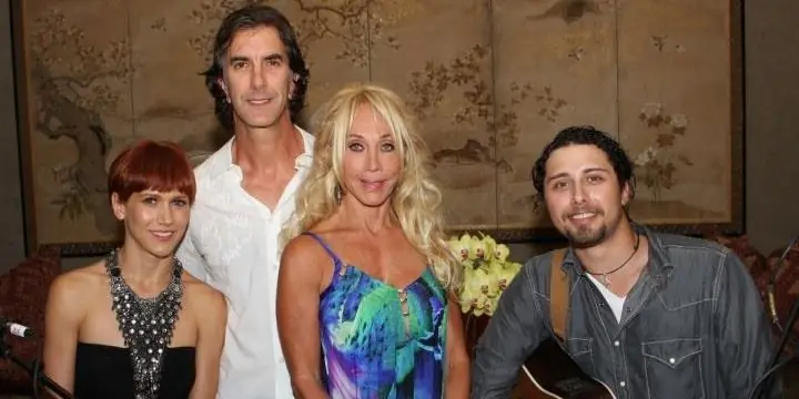 Состояние Синди Лэндон: Вики, Замужем, Семья, Свадьба, Заработная плата, Братья и сестры