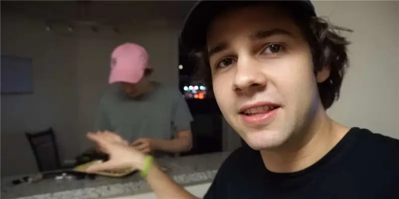 Дэвид Добрик Собственный капитал: Вики, женат, семья, свадьба, зарплата, братья и сестры