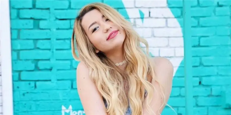 Миа Заикание Собственный капитал: Вики, Замужем, Семья, Свадьба, Заработная плата, Братья и сестры