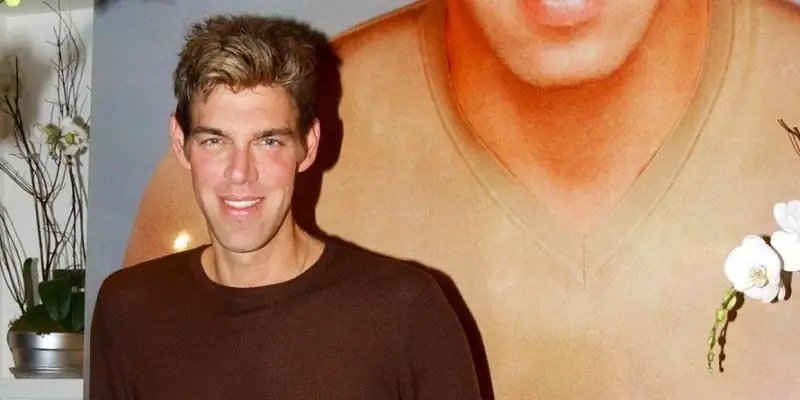 Кевин Аукойн Чистая стоимость: вики, женат, семья, свадьба, зарплата, братья и сестры