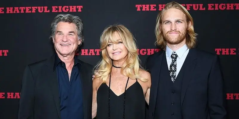 Бостон-Рассел Собственный капитал: Вики, женат, семья, свадьба, зарплата, братья и сестры