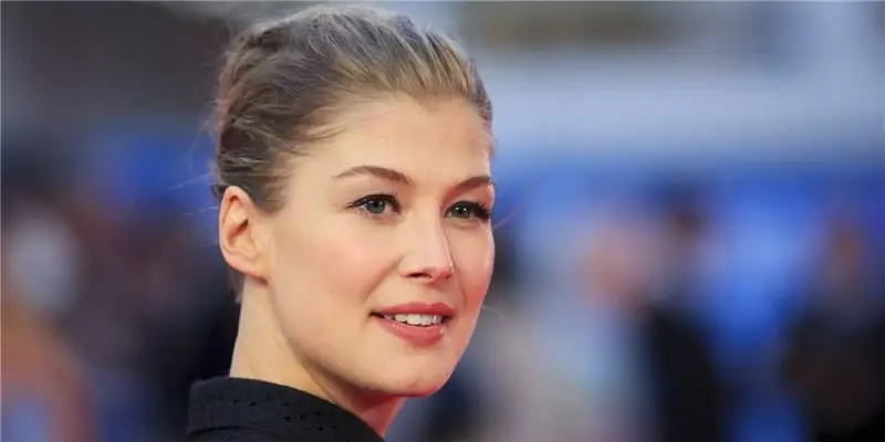 Розамунд Пайк Собственный капитал: Вики, В браке, Семья, Свадьба, Заработная плата, Братья и сестры