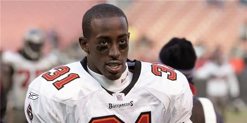 Филлип Бьюкенон Собственный капитал: Вики, женат, семья, свадьба, зарплата, братья и сестры