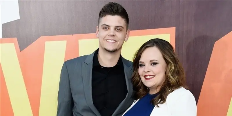 Кейтлинн Лоуэлл Собственный капитал: Вики, В браке, Семья, Свадьба, Заработная плата, Братья и сестры