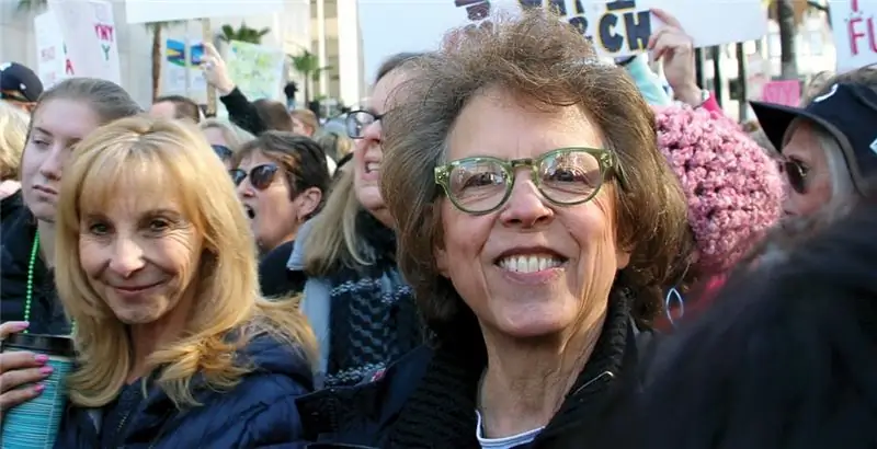 Лаура Геллер Собственный капитал: Вики, Замужем, Семья, Свадьба, Заработная плата, Братья и сестры