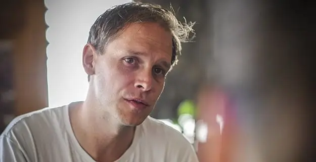 Питер Сунде Чистая стоимость: Вики, женат, семья, свадьба, зарплата, братья и сестры