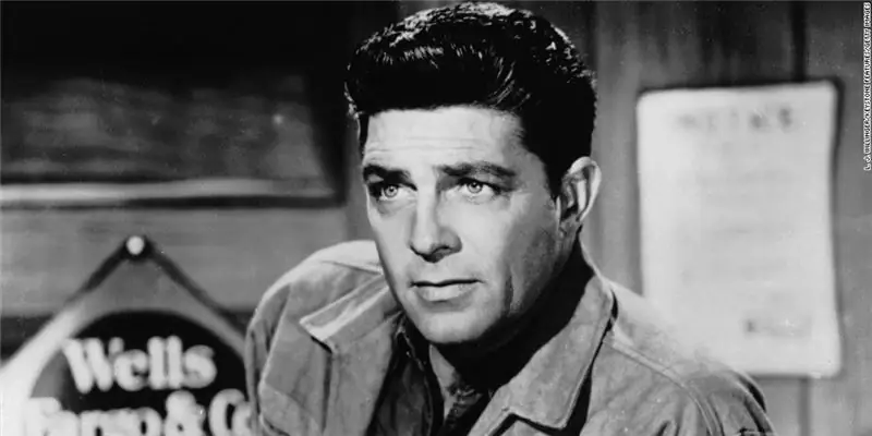 Дейл Робертсон Собственный капитал: Вики, женат, семья, свадьба, зарплата, братья и сестры