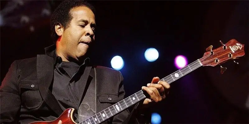 Стэнли Кларк Чистая стоимость: Вики, женат, семья, свадьба, зарплата, братья и сестры