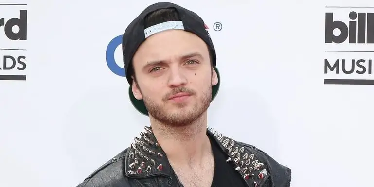 Александр ДеЛеон Состояние: вики, женат, семья, свадьба, зарплата, братья и сестры