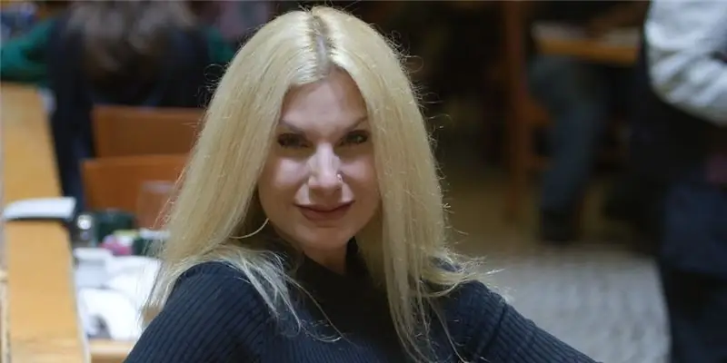 Вирджиния Привет, чистая стоимость: Вики, женат, семья, свадьба, зарплата, братья и сестры