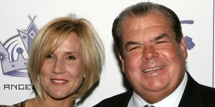 Брюс МакНолл Чистая стоимость: Вики, Женат, Семья, Свадьба, Заработная плата, Братья и сестры